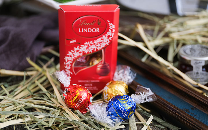 Guest can bring home with a LINDT chocolate for ordering afternoon tea set for 2