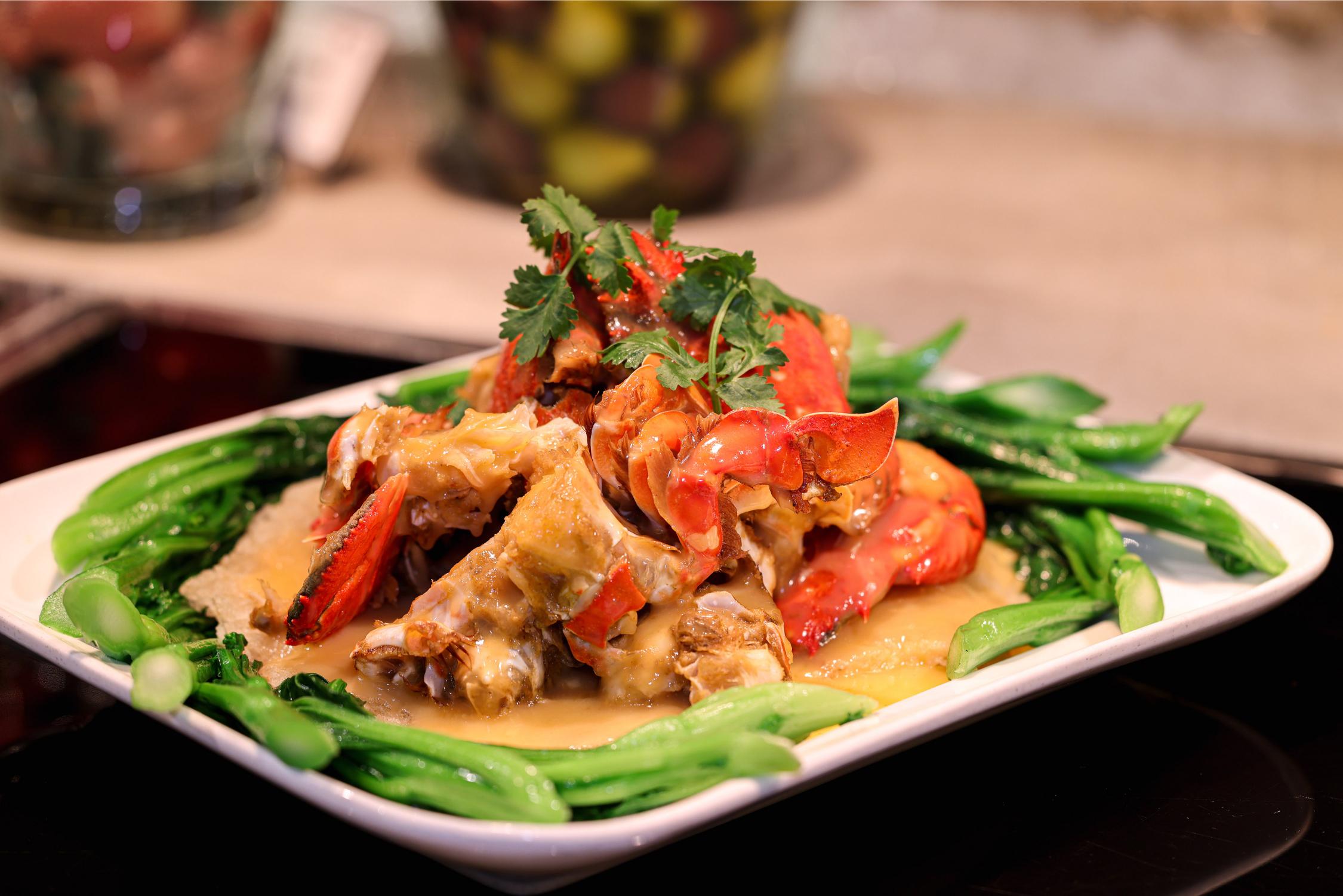 Braised Spanner Crab in Broth with Fried Rice Noodle